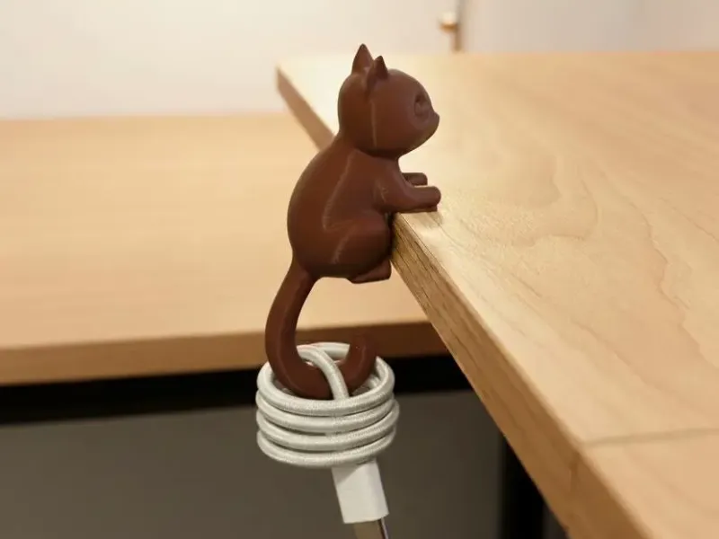 デスク用リス型ケーブルオーガナイザー