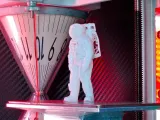 Wireframe Apollo Astronot Desteği Ücretsiz Remix-3