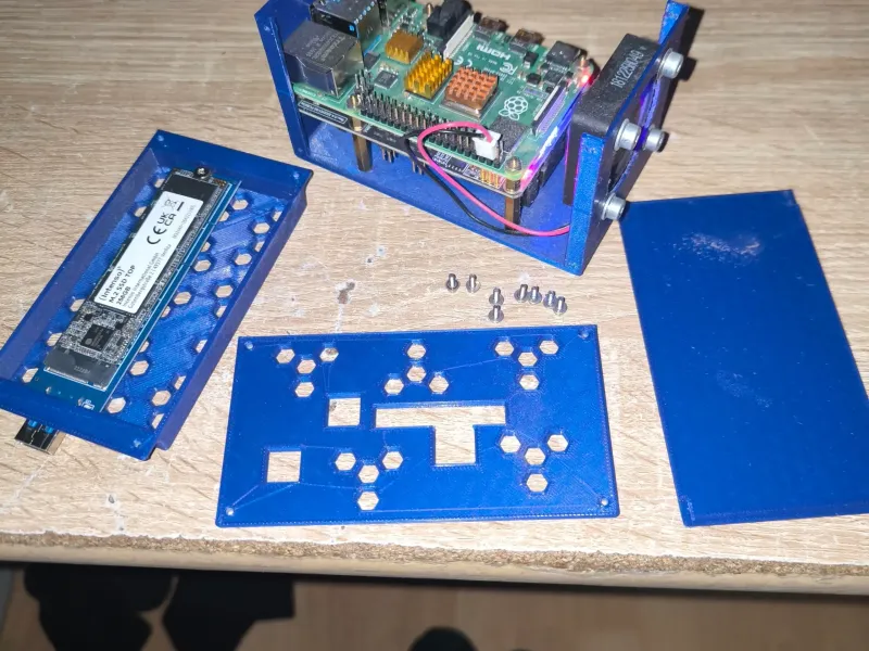 Raspberry Pi Case for Pi 4 with SSD, UPS and active cooling