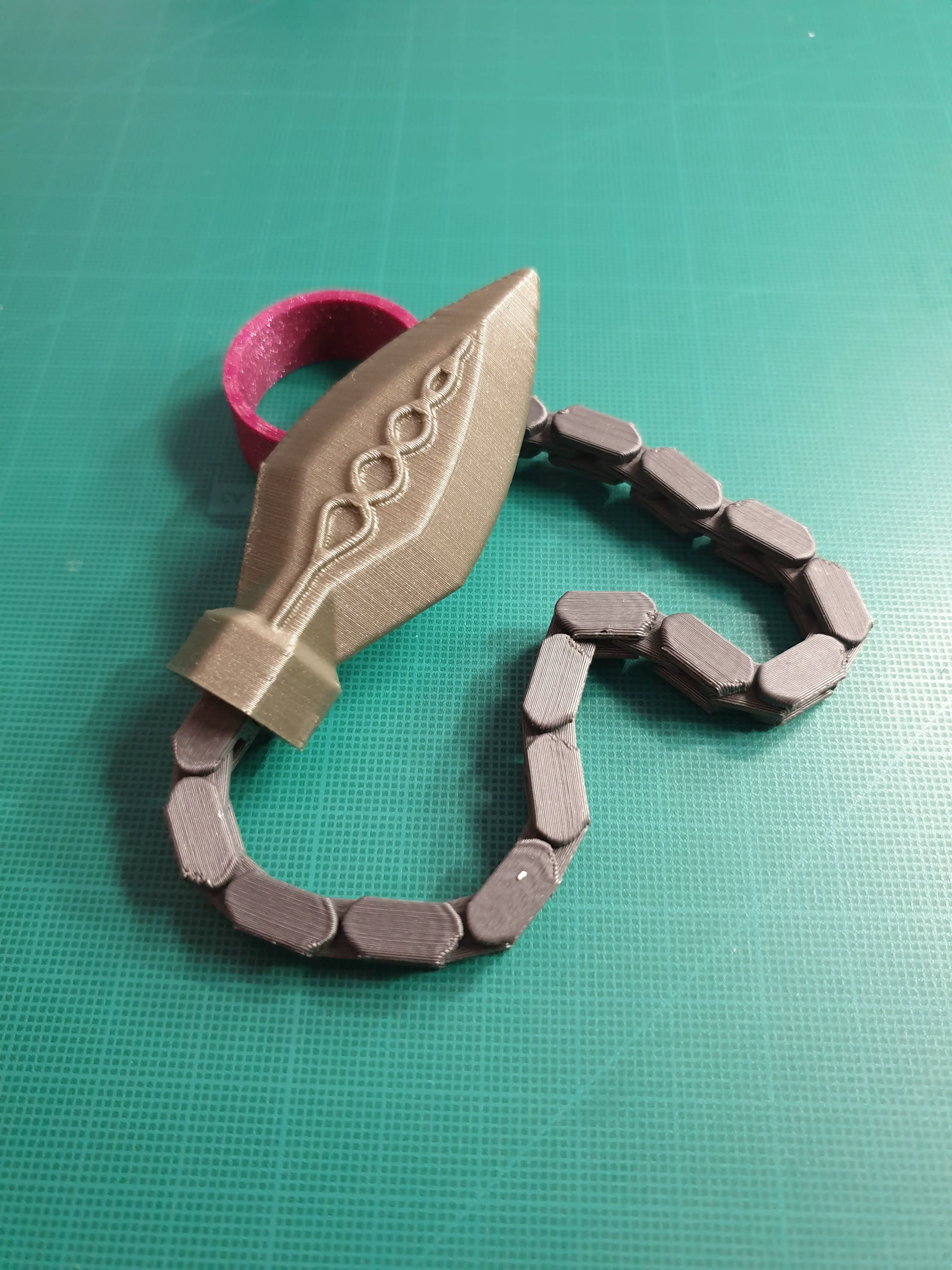 Ringchaku Spinning Fidget Toy - Blade Edition