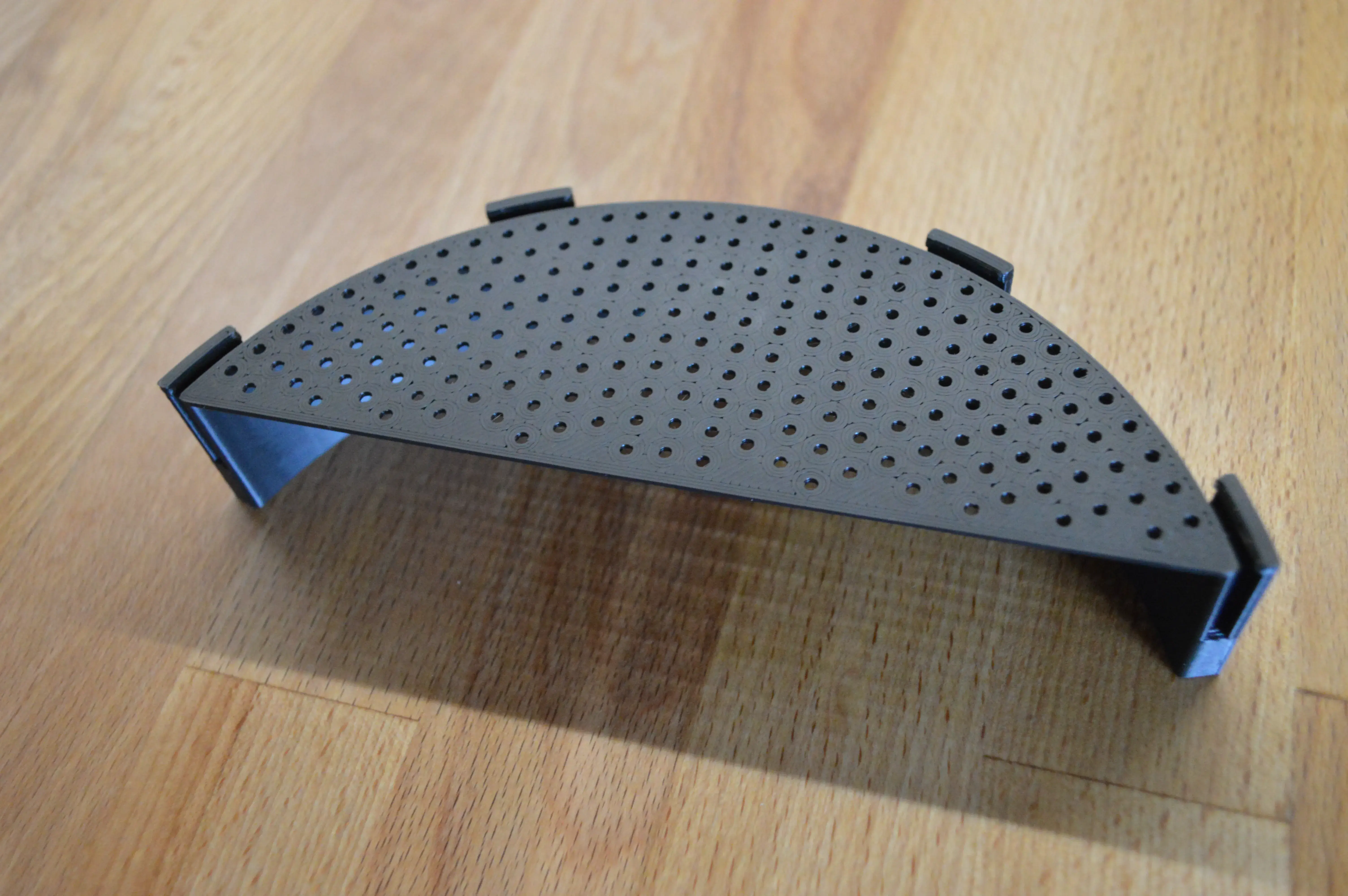 Clip-on strainer for pots, pans and bowls