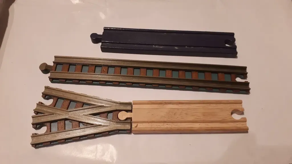 Hölzerne Eisenbahngabeln mit Schwellen und kleinen Kurven