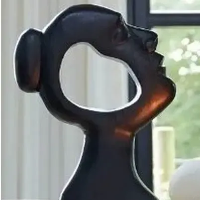 TETE VIDE (statue)