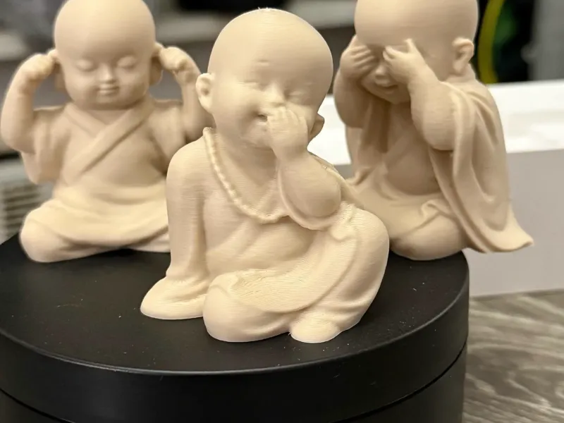 3 Boeddha-baby's: Mizaru (ik zie niet), Kikazaru (ik hoor niet)