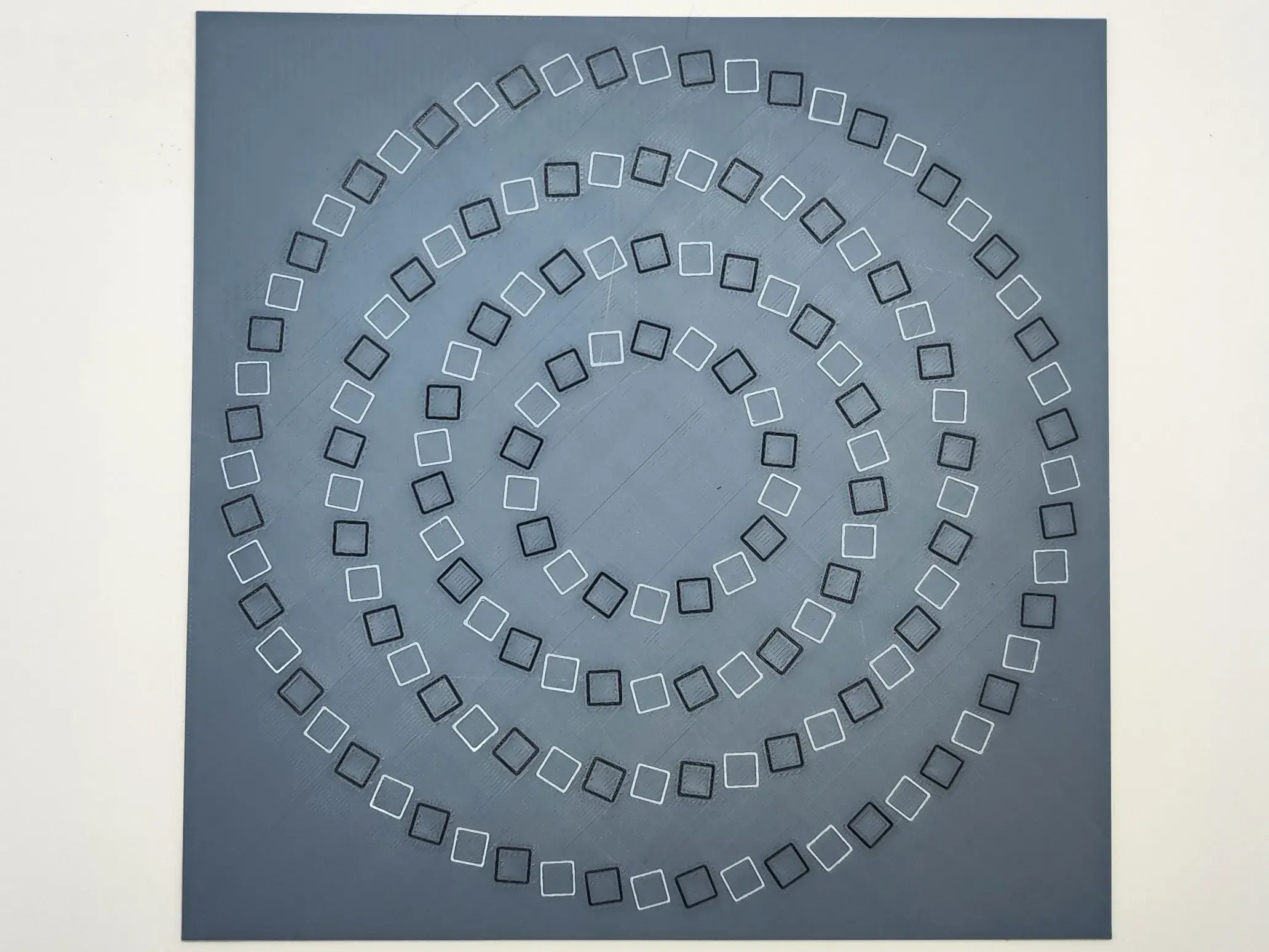 Pinna's optical illusion - hueforge