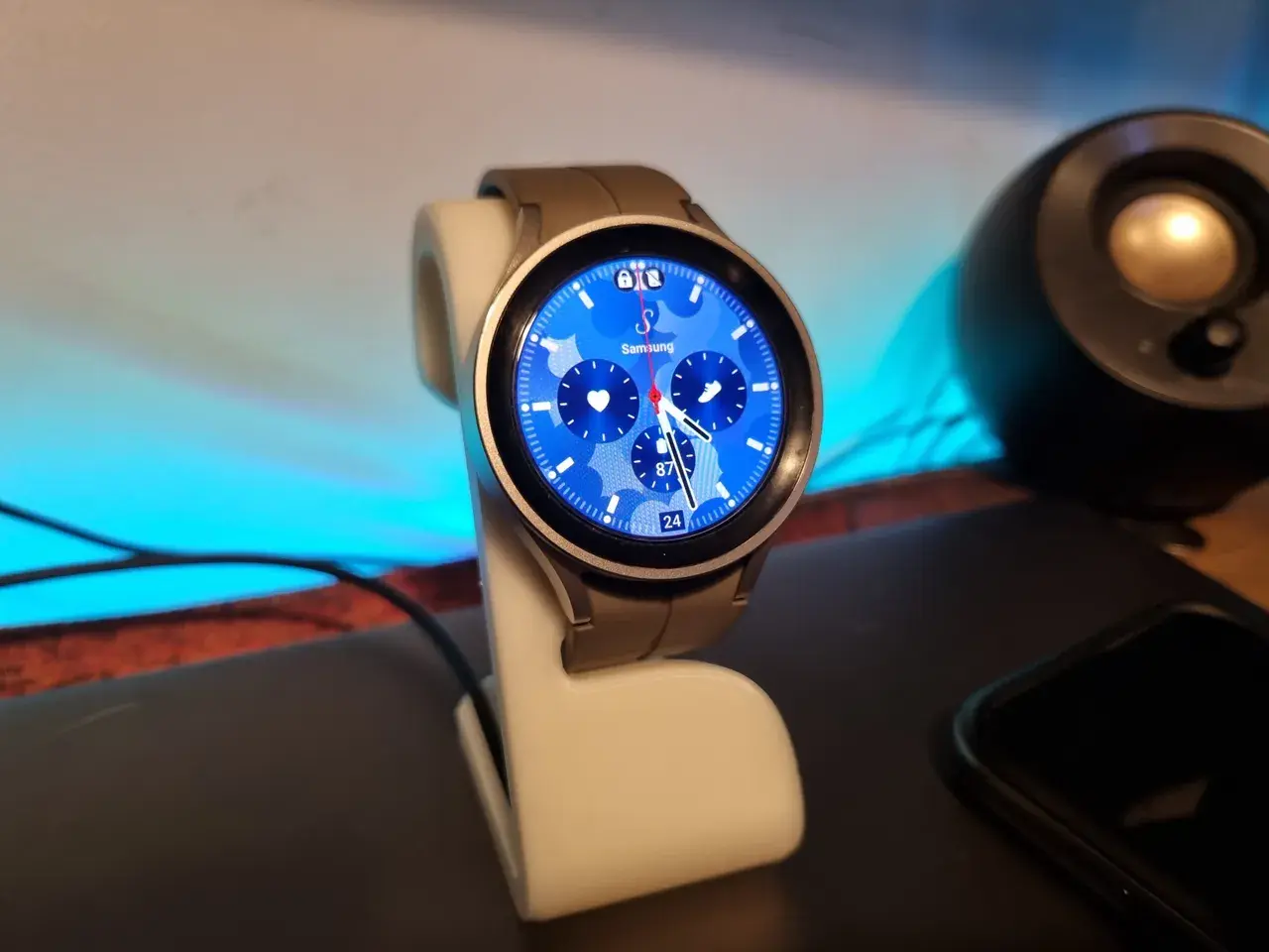 Samsung Galaxy Watch 5, 5 Pro charging stand