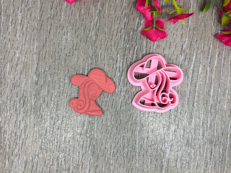 WOMAN WITH HAT CLAY CUTTER