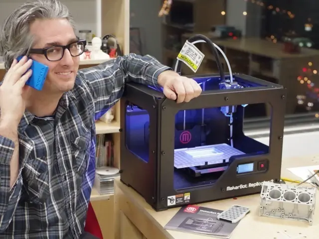 Nokia Lumia 820 MakerBot Shell 
