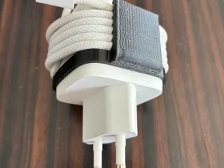 anker şarj kablo tutucu