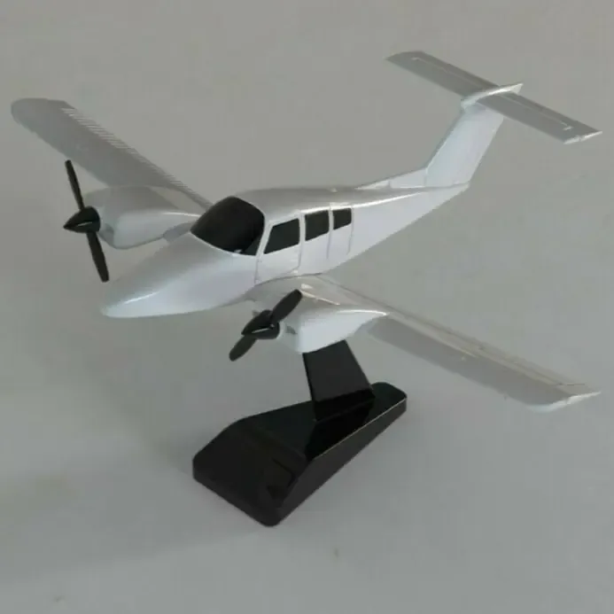 Beechcraft Duchess 76 Twin-Engine ✈️ Avión Bimotor Beechcraf