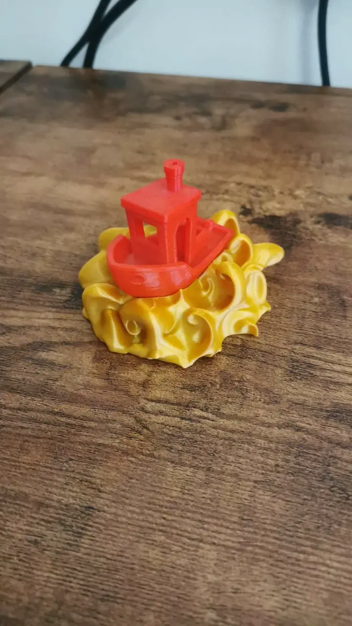 BENCHY WITH WAVES