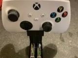 Xbox stand with battery’s-0