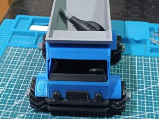 Dump truck