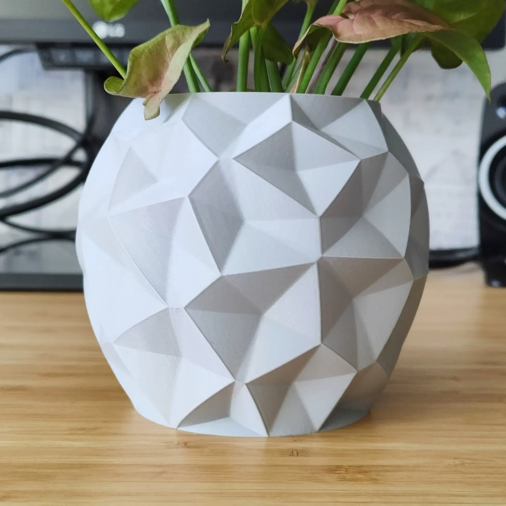 Parametric Voronoi Sphere Pot and Planter - Vase mode