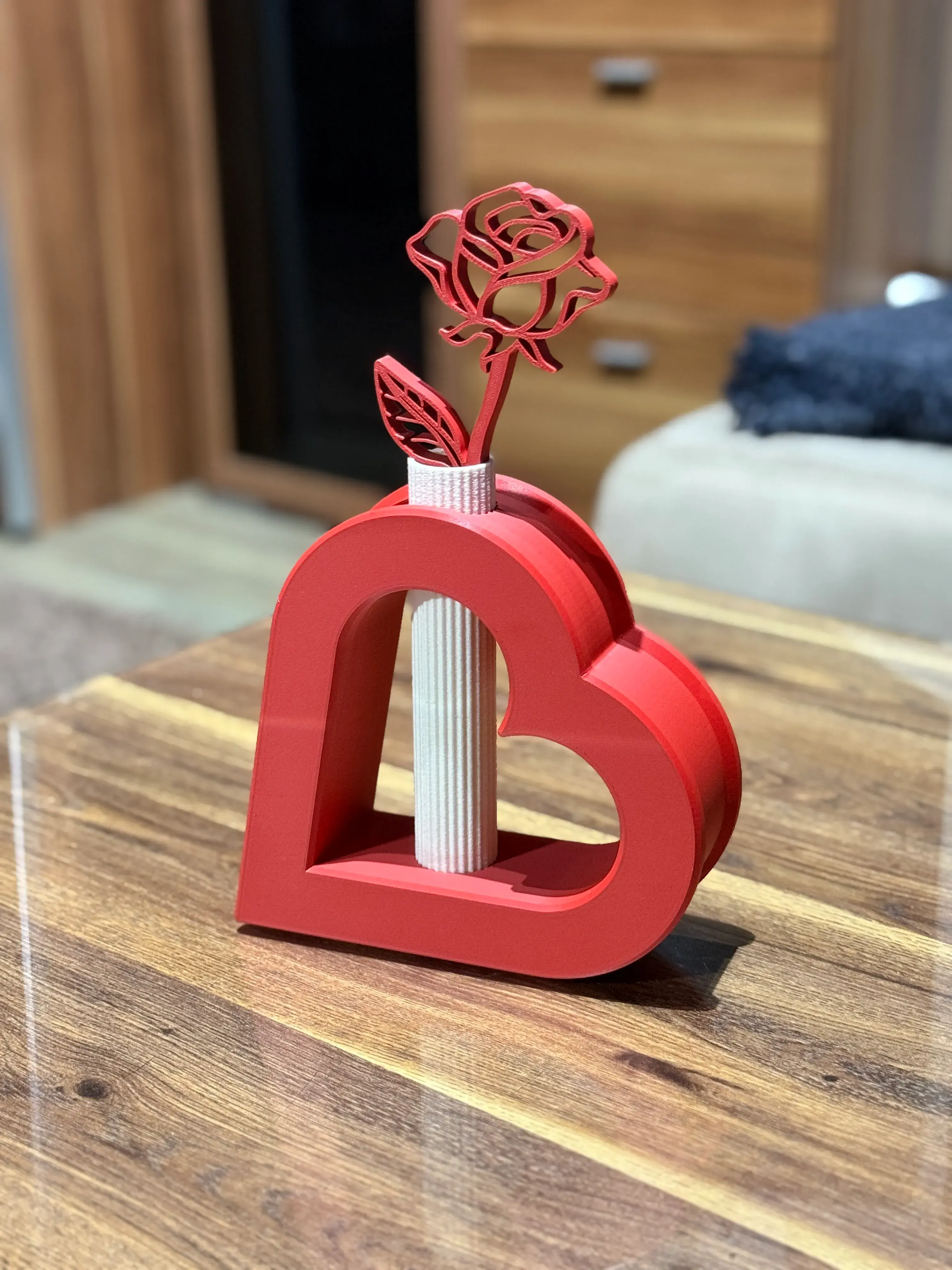 HEART VASE FOR VALENTINES DAY / MODERN & TIMELESS DESIGN