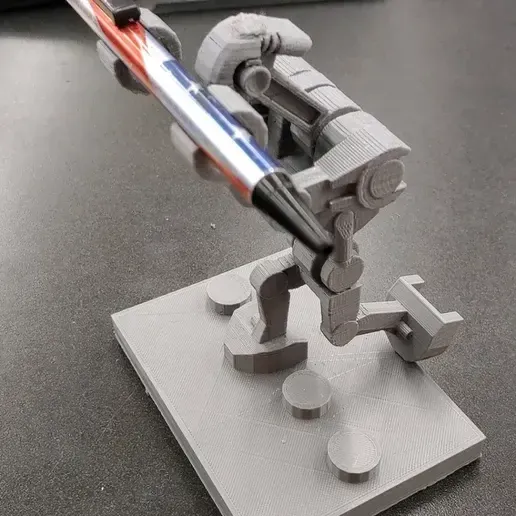 Kneeling B1 battle droid
