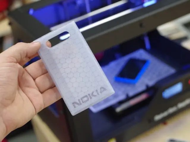 Nokia Lumia 820 MakerBot Shell 