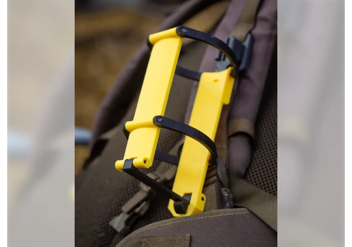 Porta latas plegable para mochila