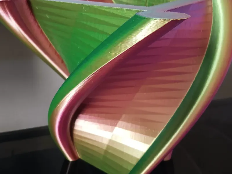 Corner tube twisty vase