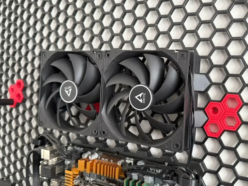 Supports de rangement en nid d'abeille pour radiateurs AIO 240/360, horizontaux.