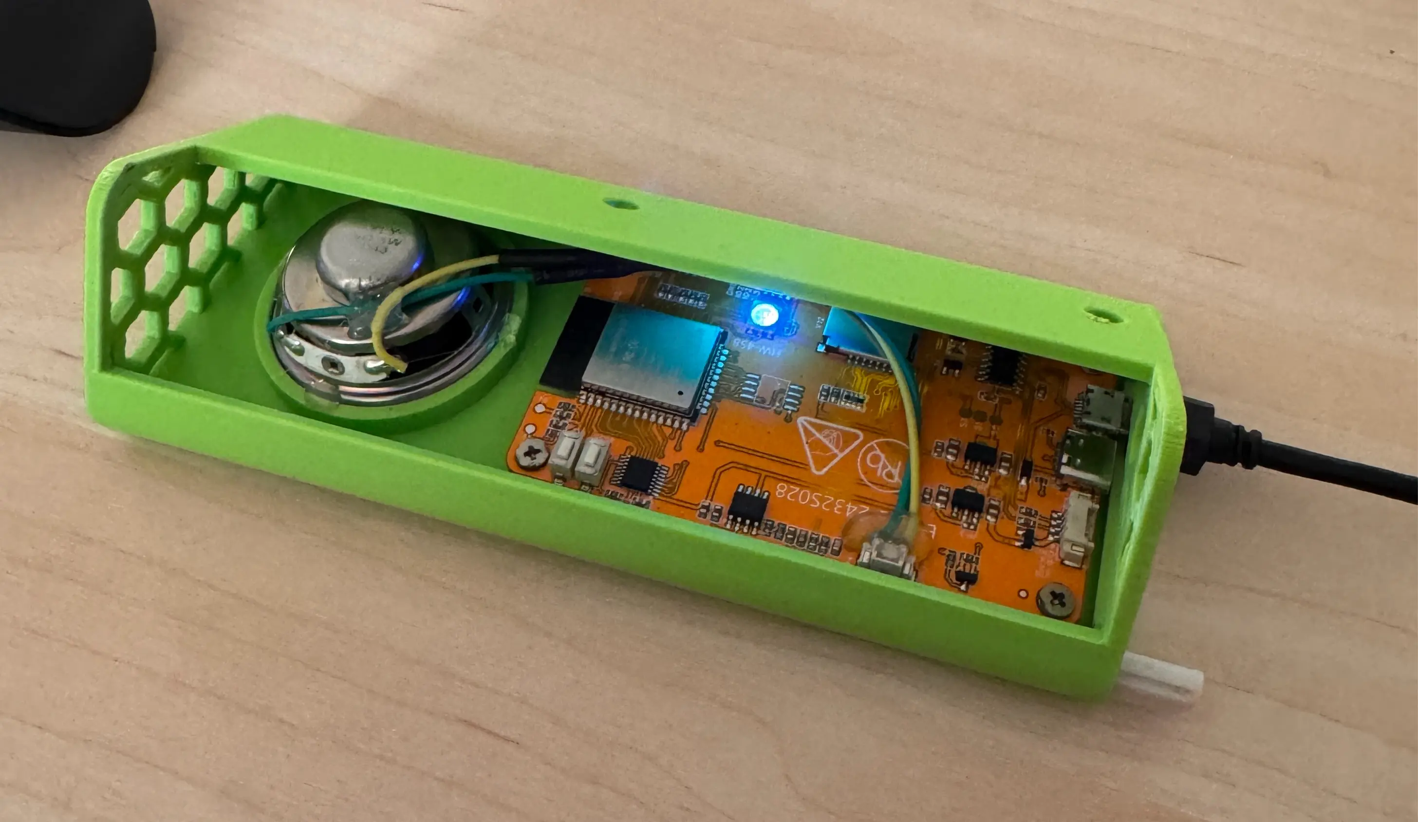 Yoradio ESP32 CYD with speaker case