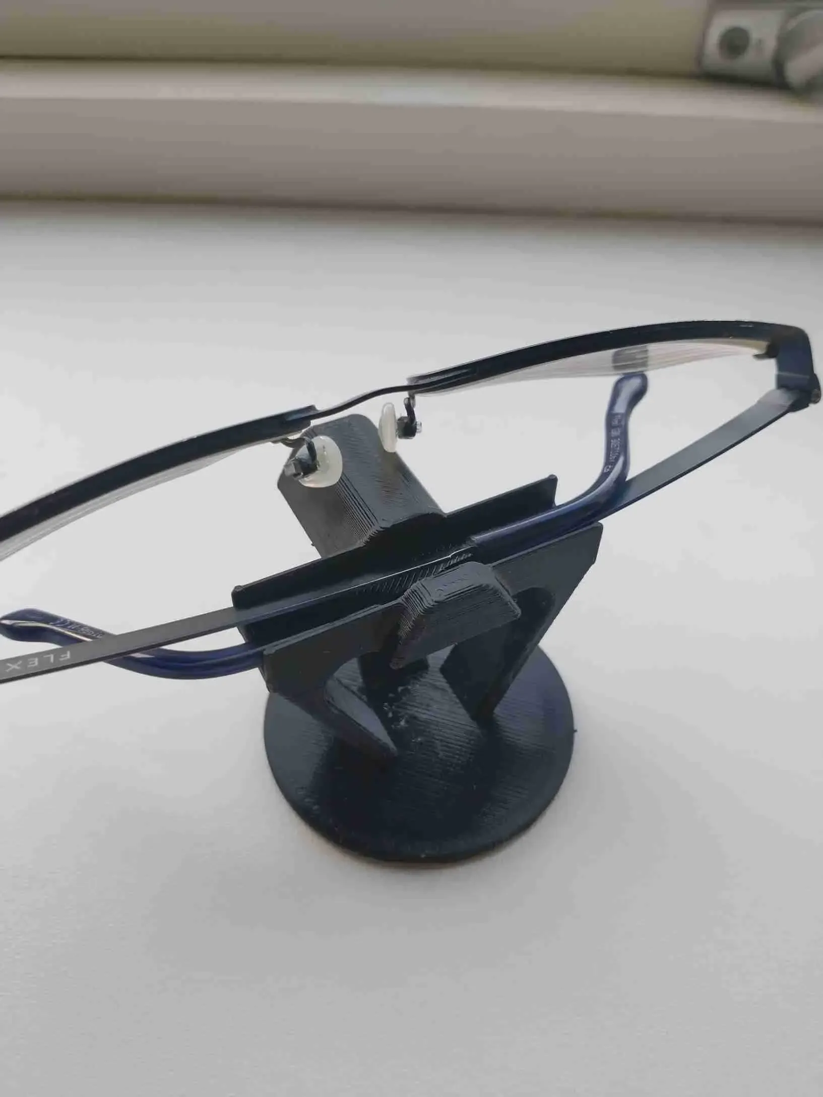 Simple and clean holder for your glasses.
