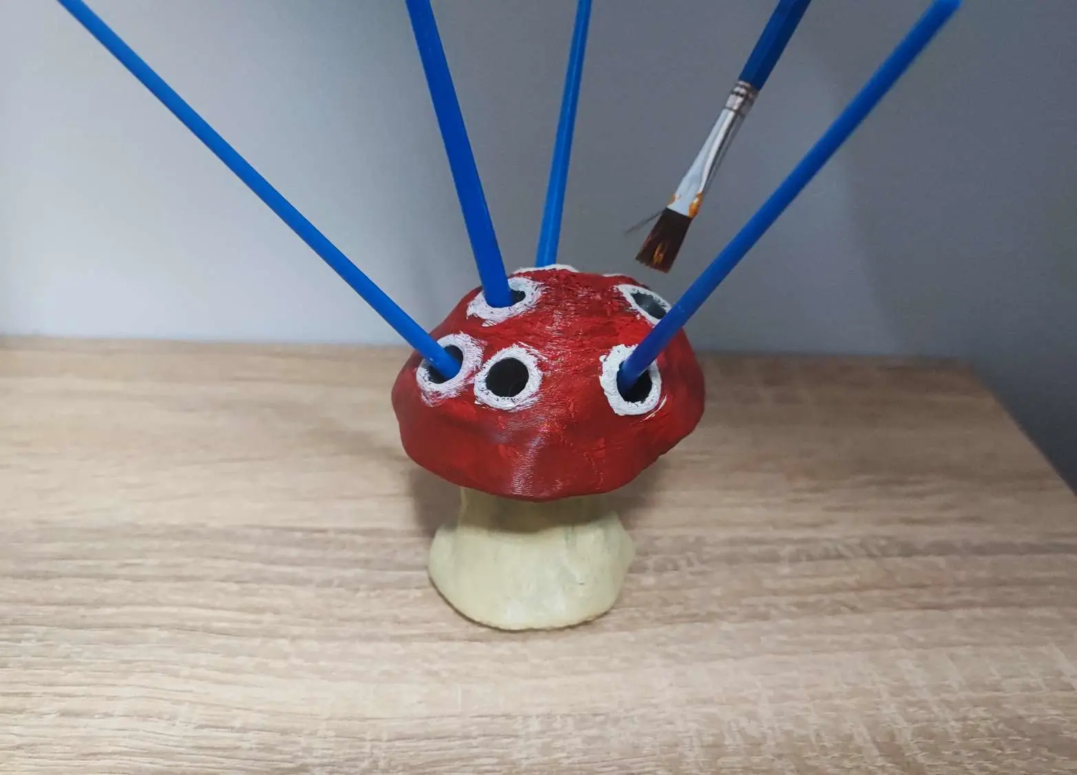 Mushroom paintbrush holder