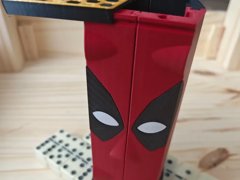 domino Dead Pool box transformable into a tile holder