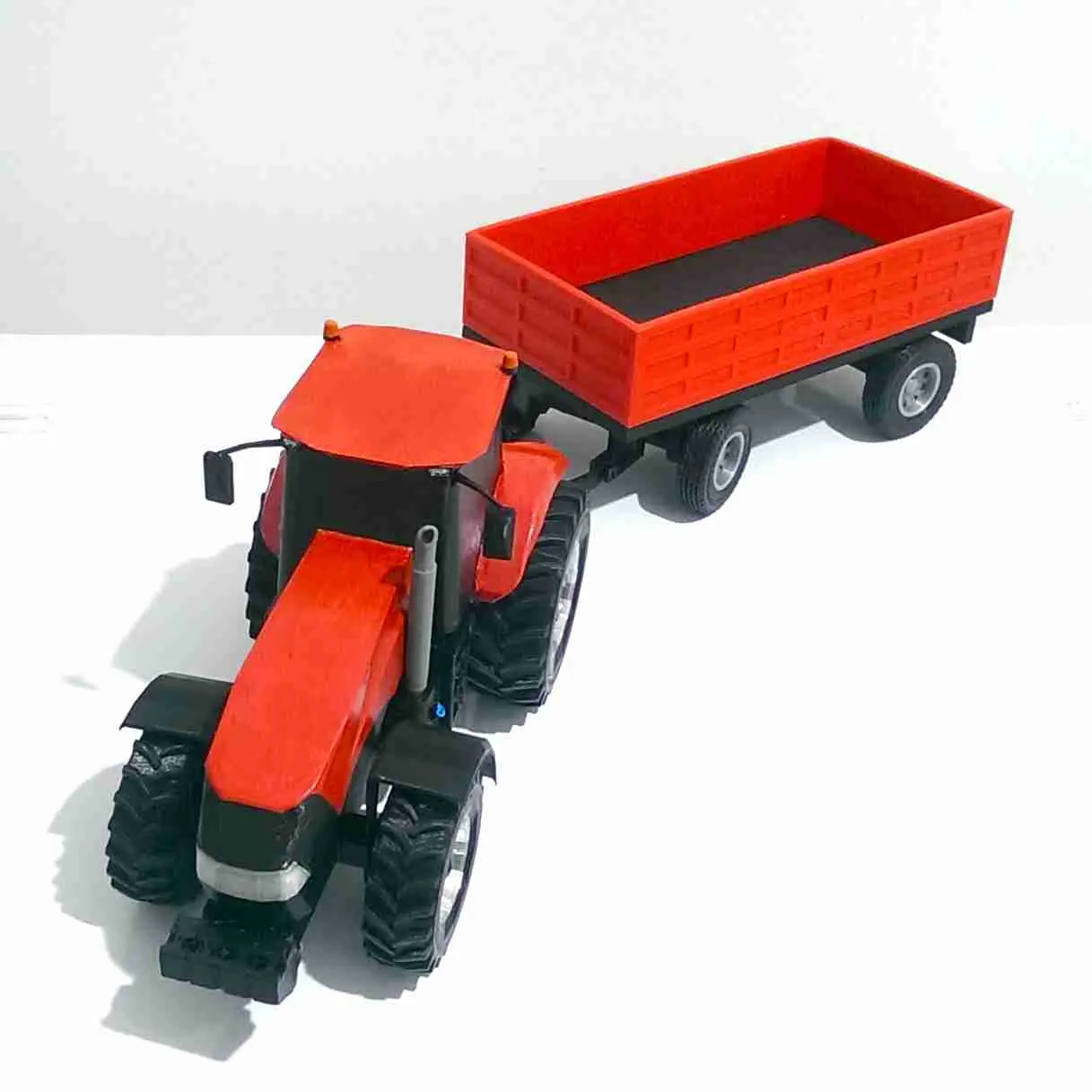 TRAKTOR UND ANHÄNGER