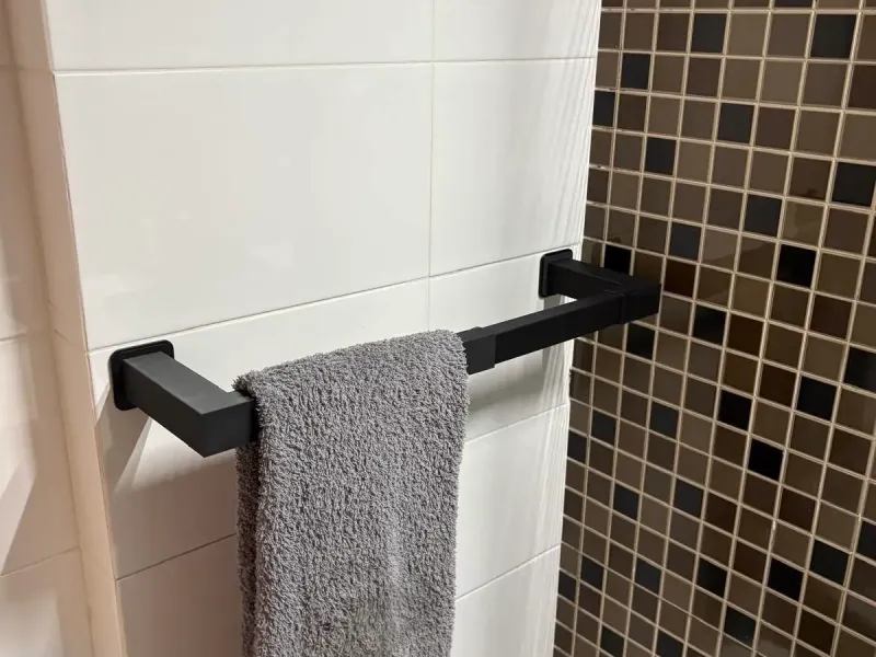 Towel rack