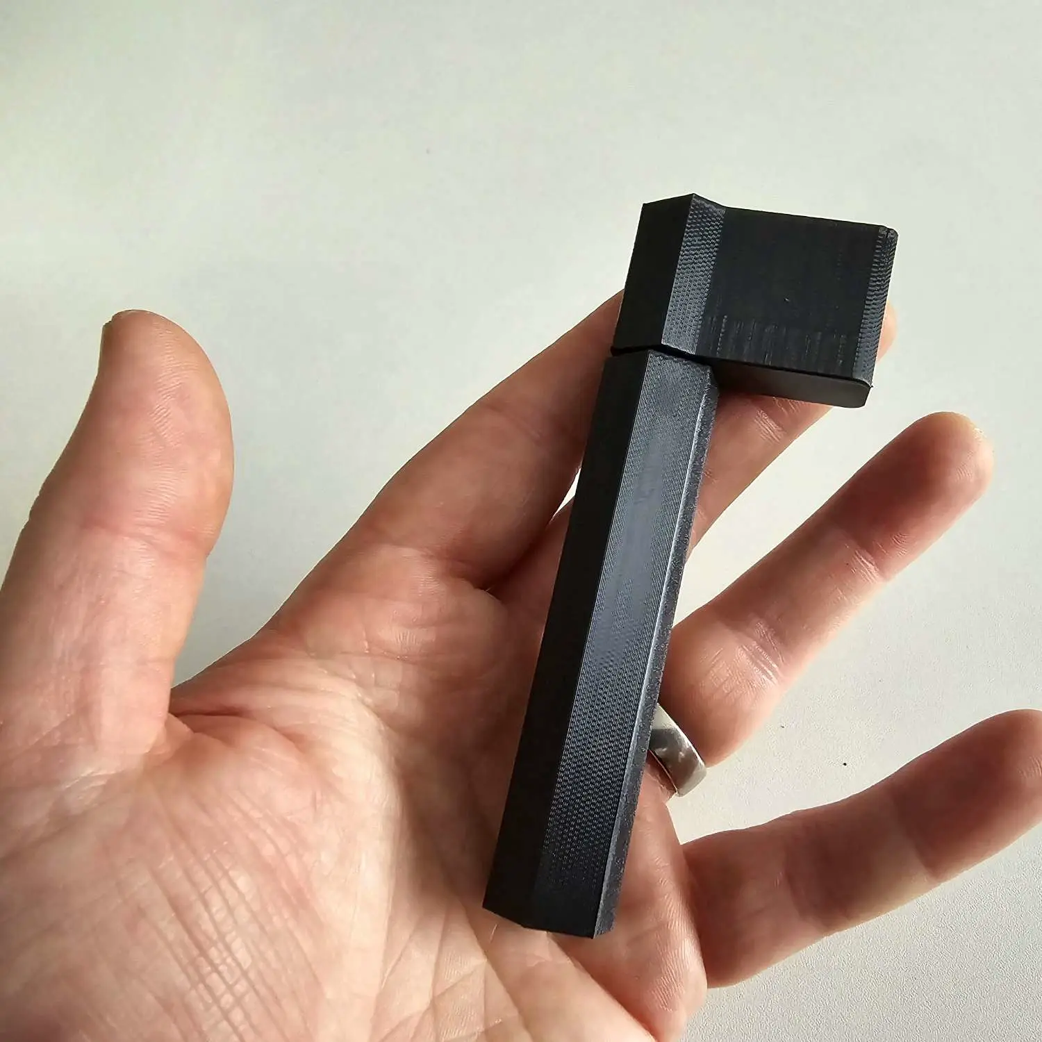 HexWinder: Enrollador de cuerdas para guitarra y ukelele