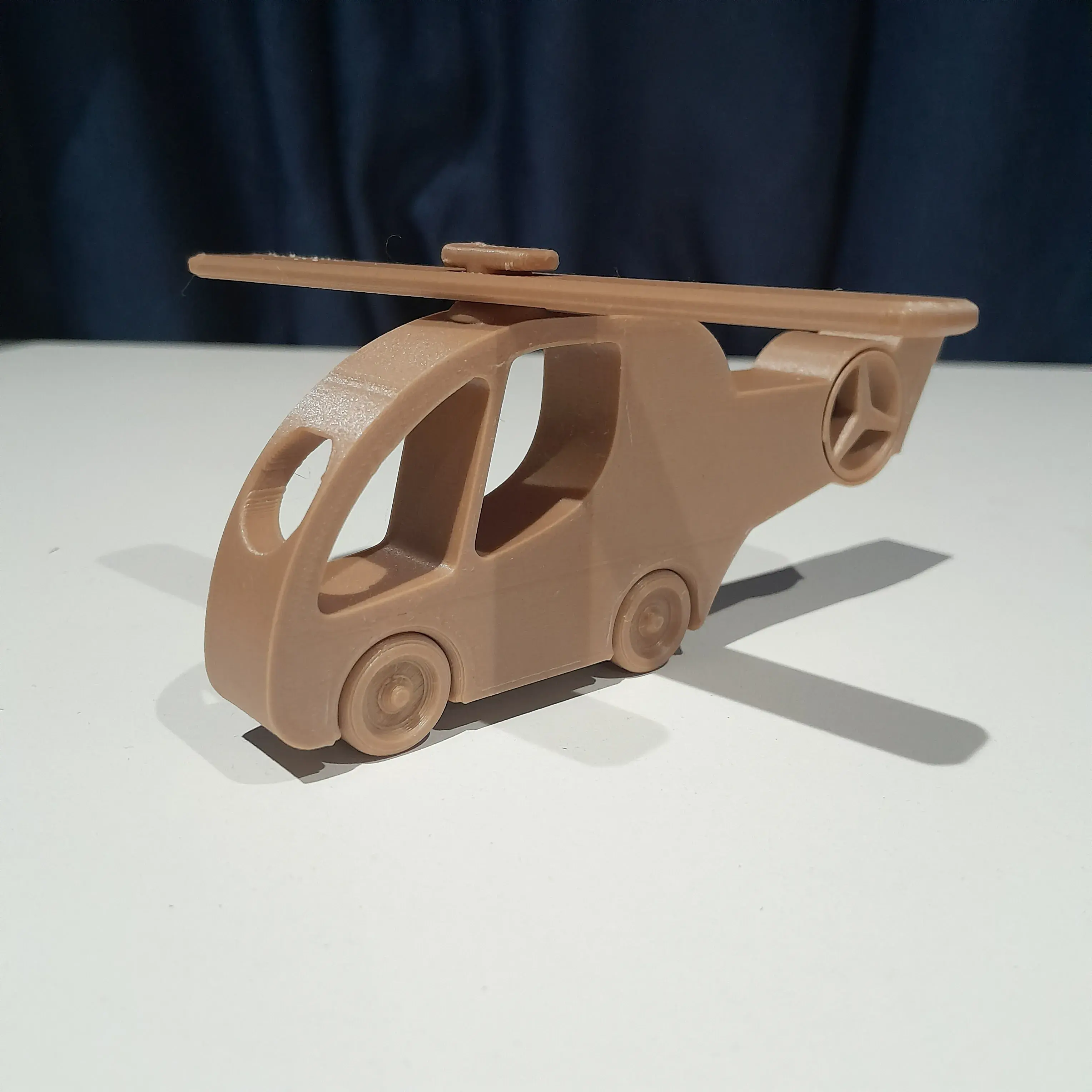Elicottero giocattolo per bambini (stampa sul posto)