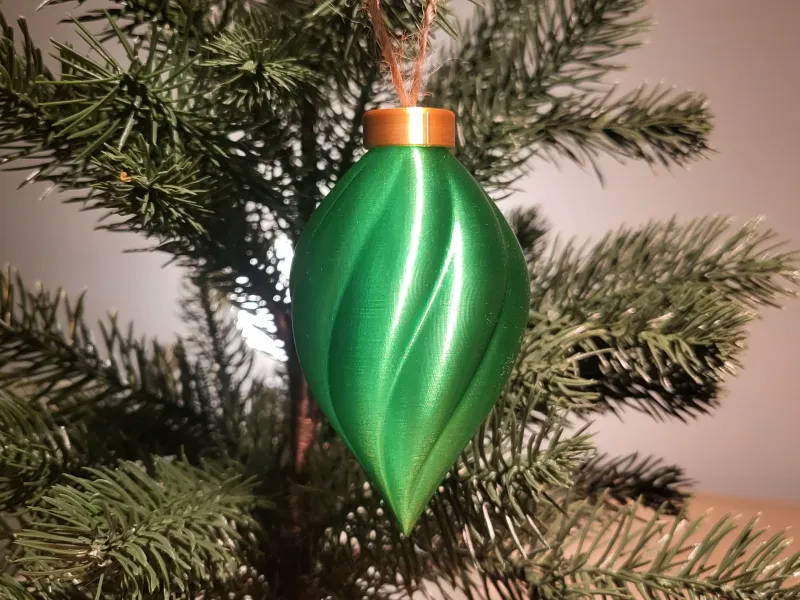 GLEAM - elegant christmas tree ornament