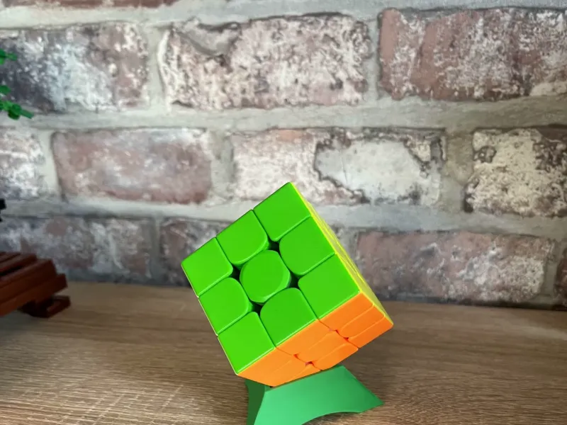 Rubick's cube stand