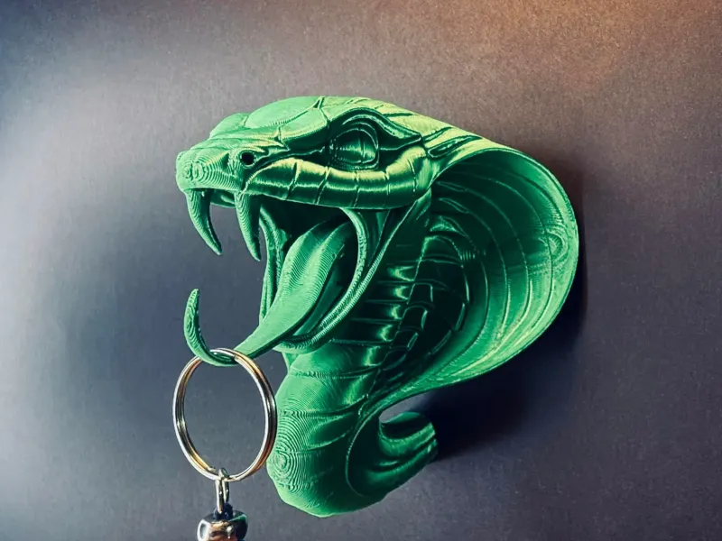 Organizador de pared con llavero en forma de serpiente cobra rey