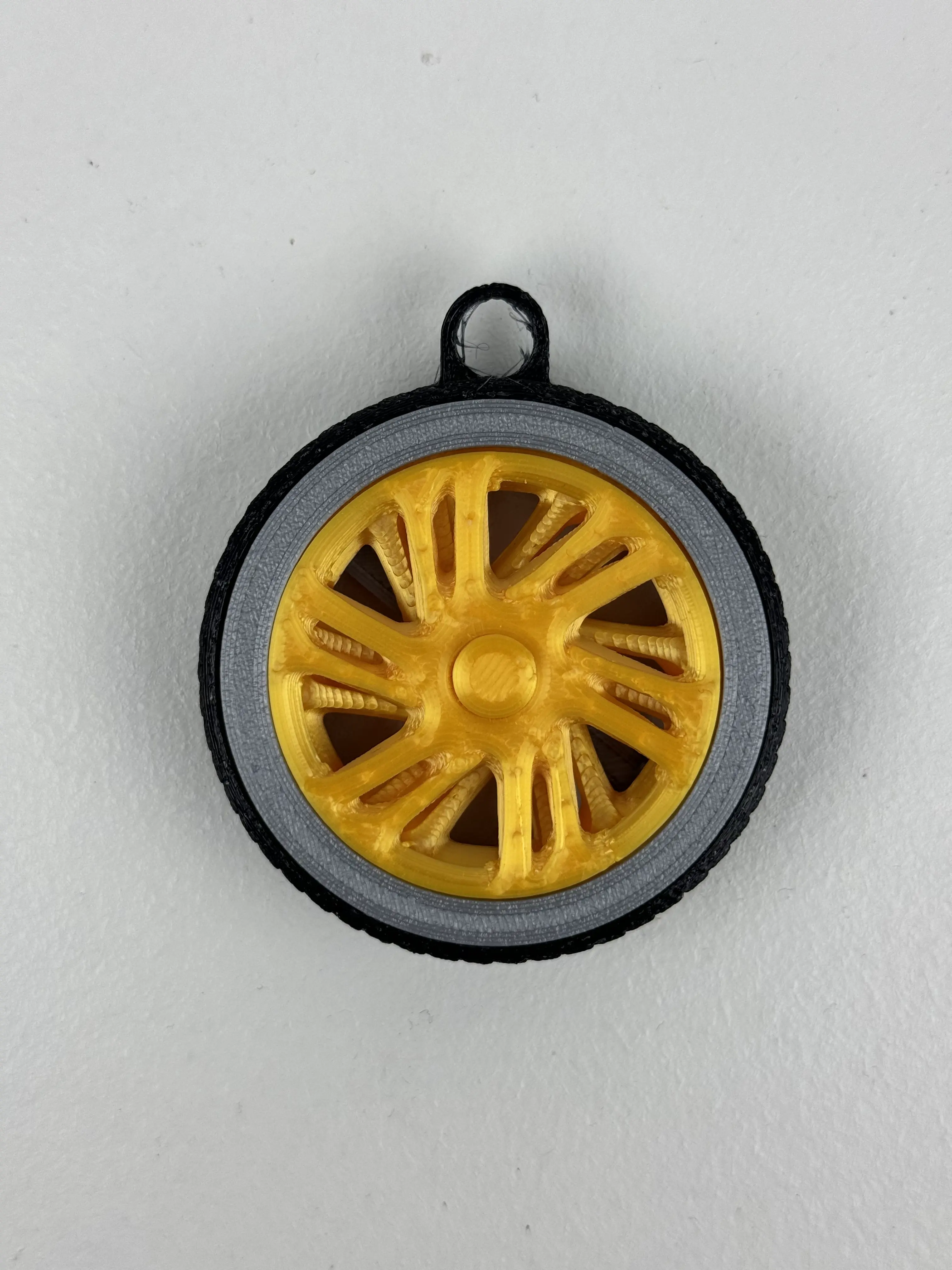 Spinning Rim Keychain With Tire