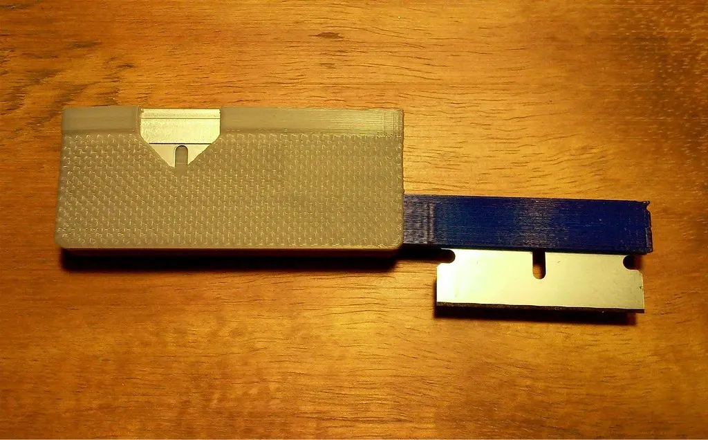 Folding Razor Blade Holder