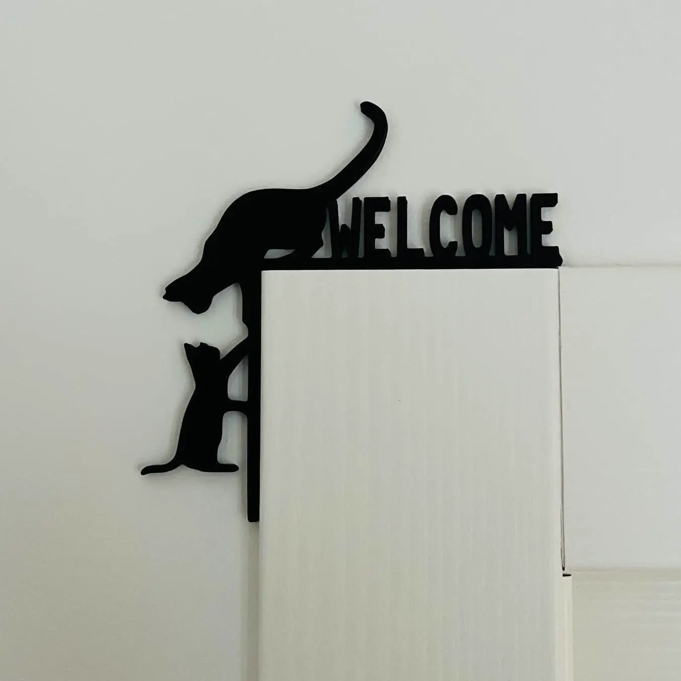 Curious Cats Welcome – Door Corner Decoration