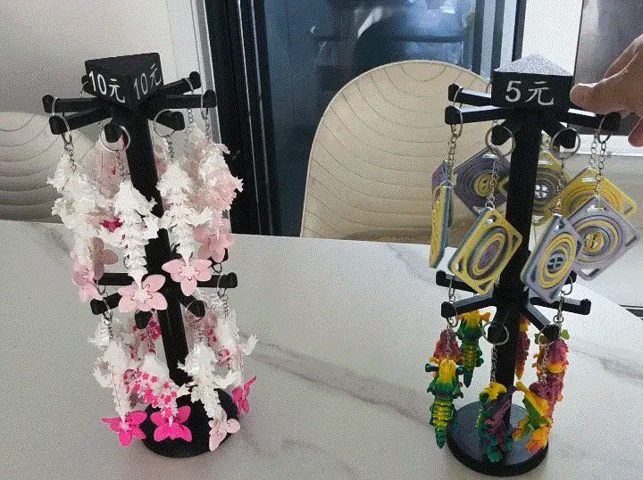 Rotating key holder - with price tag (for quick storage）