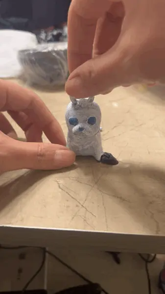 Baby seal flexi keychain