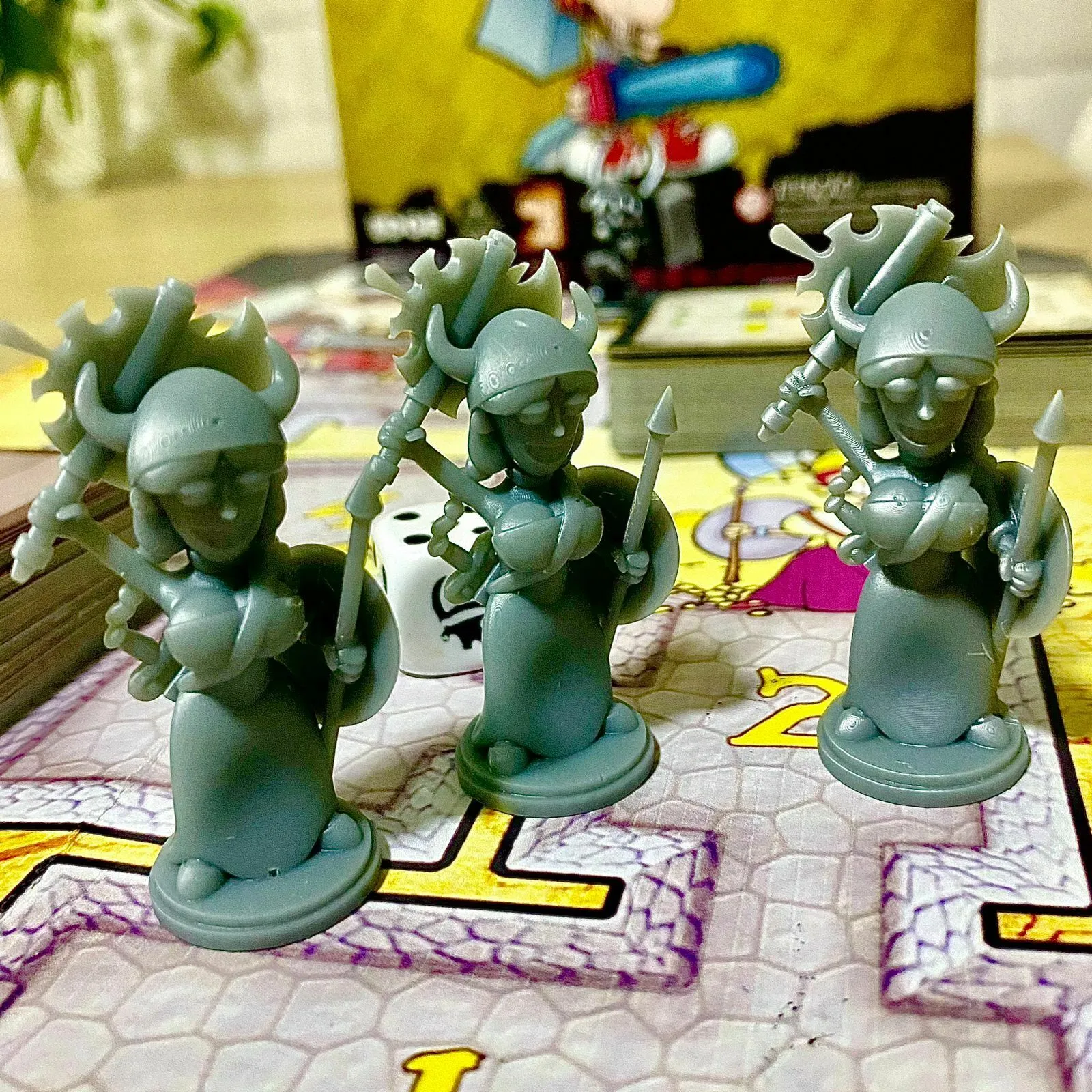 Munchkin Pawn woman viking