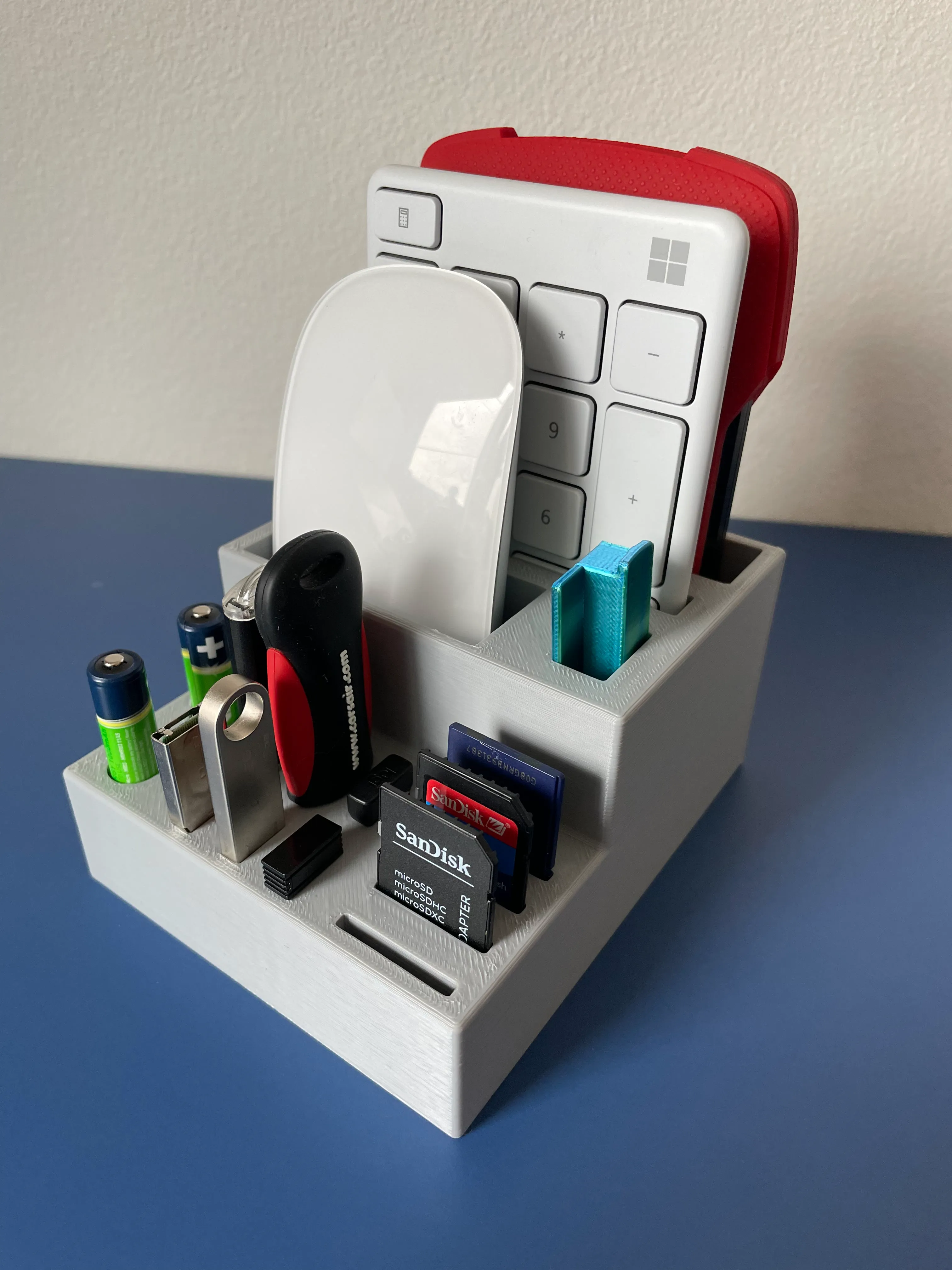 Desk organizer