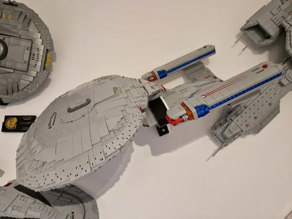 Bluebrixx Star Trek Enterprise D Wall Mount