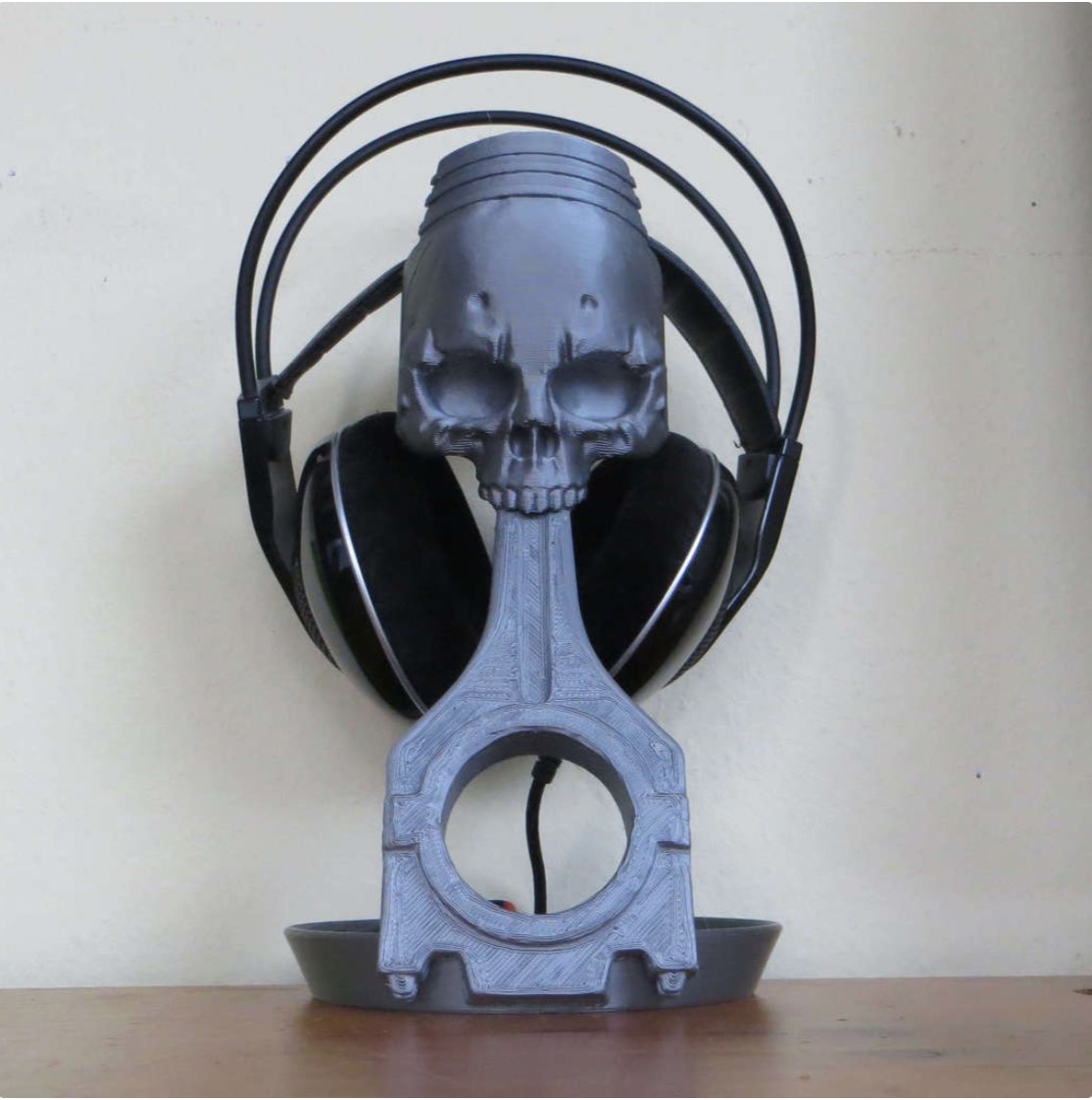 Skull headphone online holder