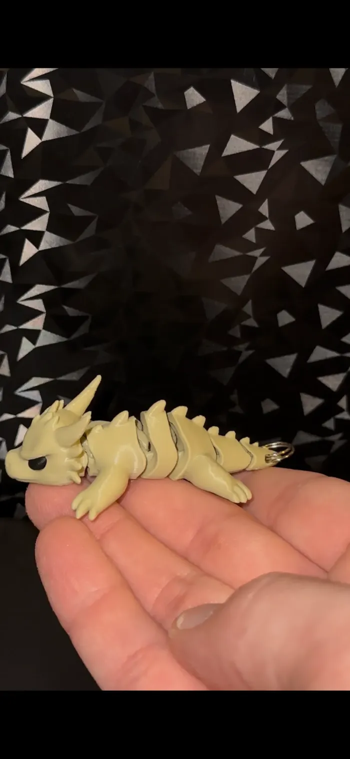 Flexi Dragon Keychain - Lifestyle - PLA - 3D printed product - фото 6