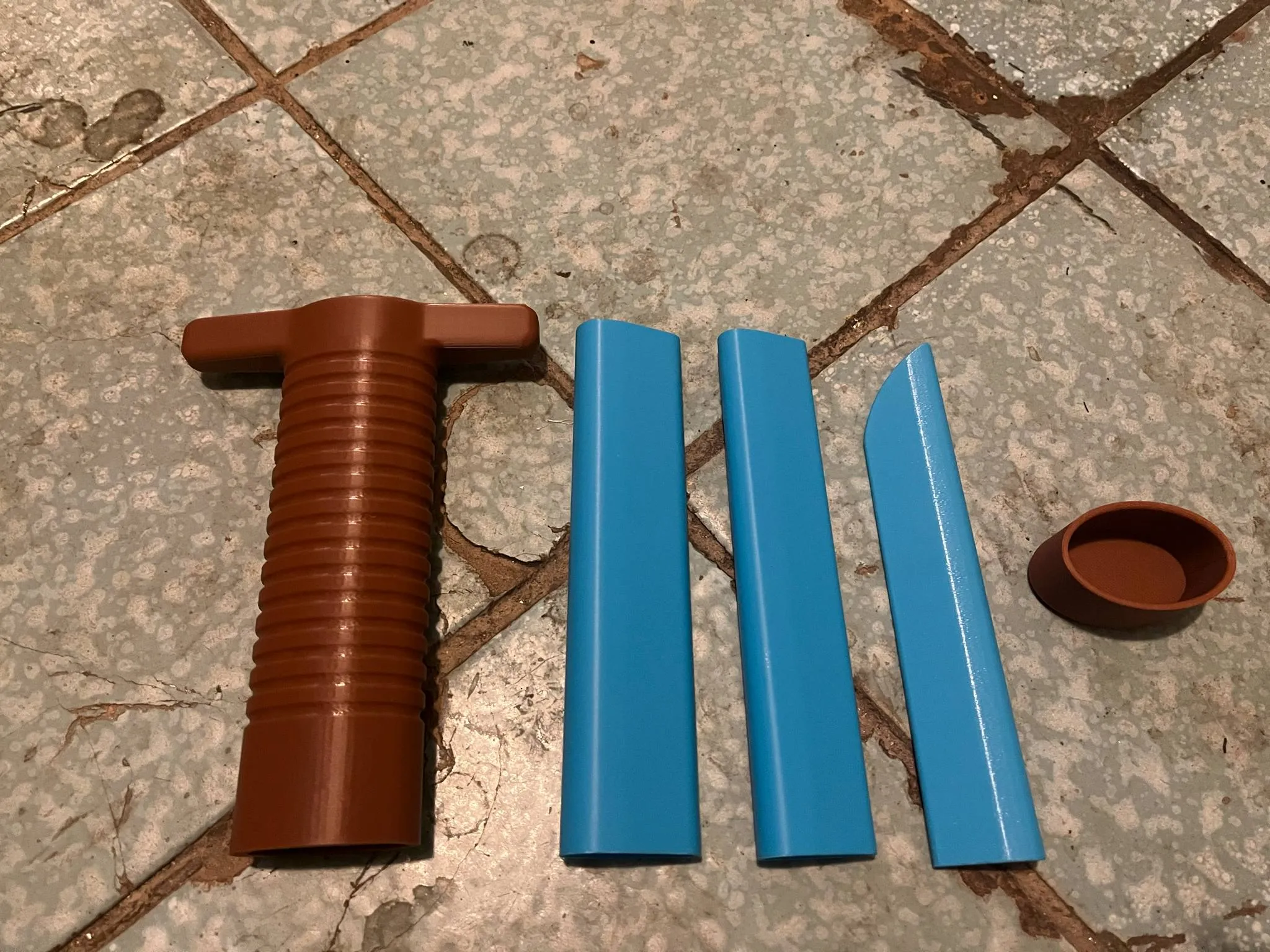 Collapsible, retractable dagger