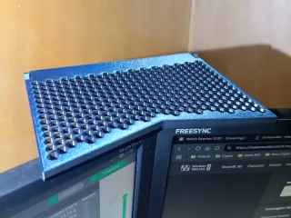 TwinScreen Shelf