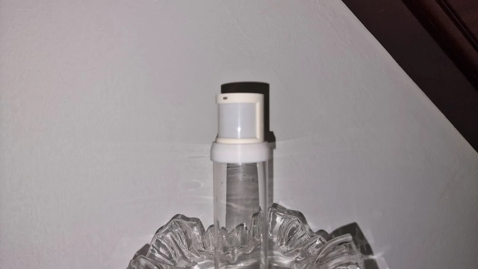 Aqara Motion Sensor Mount on Oil Lamp