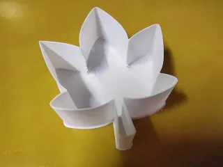 Maple Leaf nestable box 2 (v1)