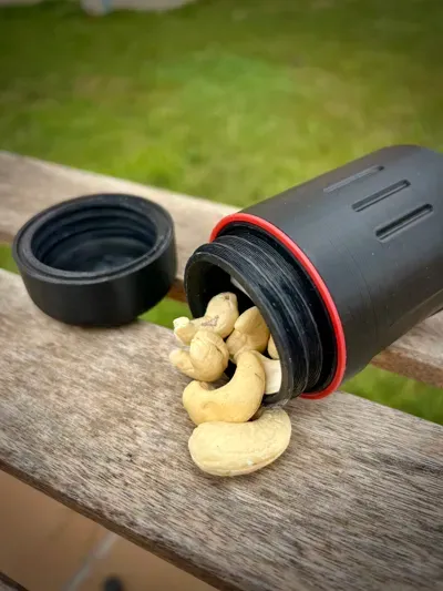 Caja robusta y minimalista/ Rugged box and minimalist